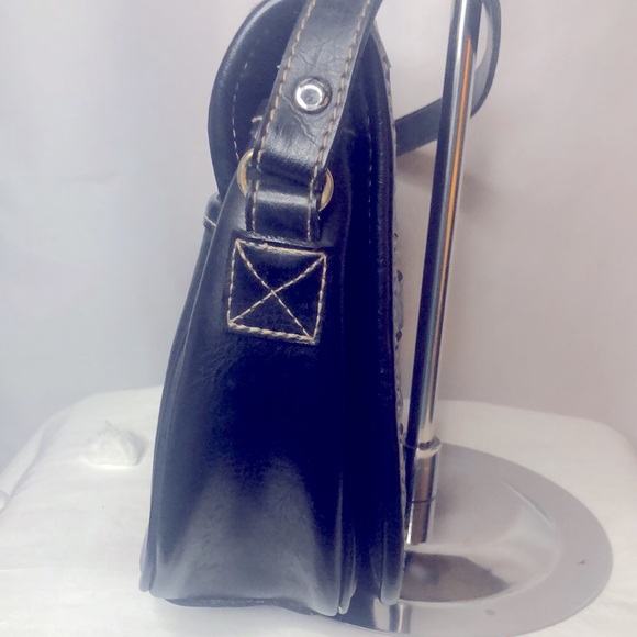 Black basket weaved crossbody. - Picture 5 of 10